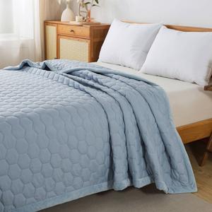 Feather & Loom Mini Honeycomb Down Alternative Blanket alternate view