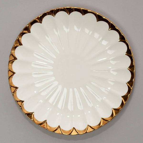 Famous Brand Gold Rim Scallop Dinner Plate