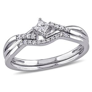 Loveblooms(tm) Princess & Round Diamond Bridal Ring Set