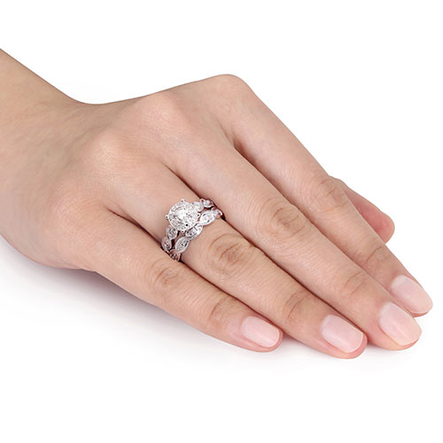 Loveblooms(tm) 1/5ctw. Round Diamonds Bridal Ring Set