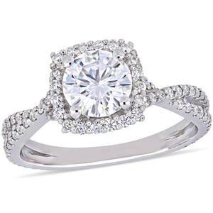 Diamond Classics(tm) 10kt. Round & Halo Set Engagement Ring