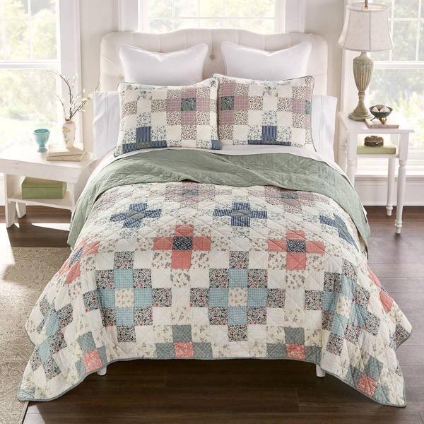 Donna Sharp April Patch 3pc. Reversible Cotton Pieced Quilt Set