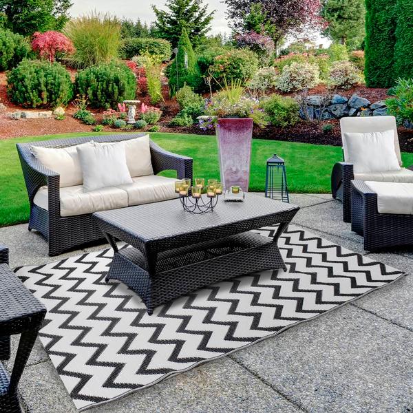 Northlight Chevron Rectangular Indoor/Outdoor Area Rug alternate view