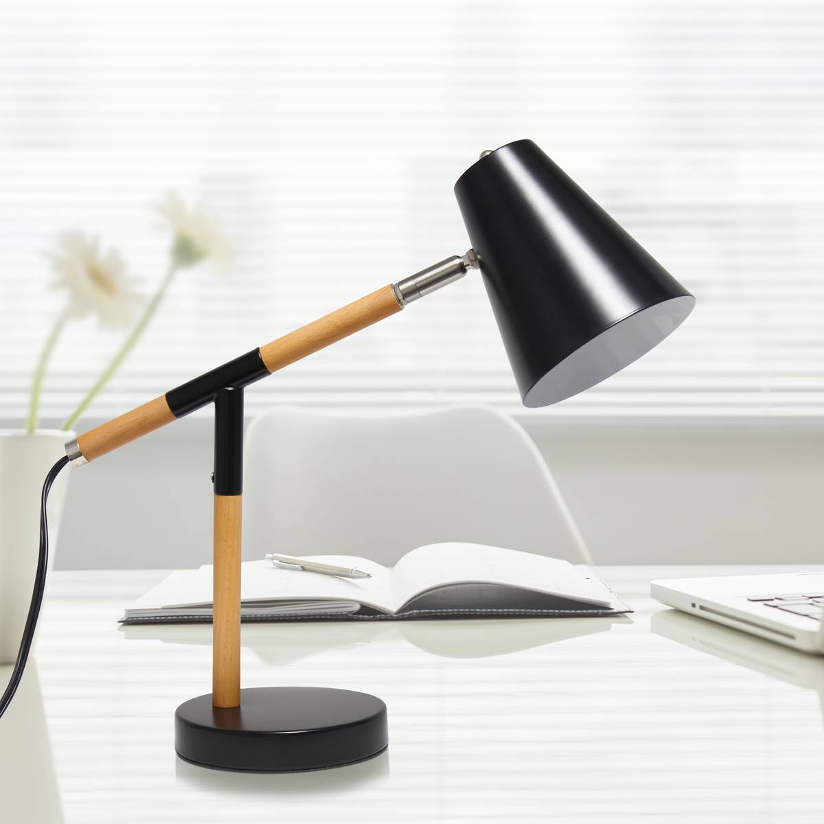Simple Designs Matte Finish And Wooden Pivot Desk Lamp