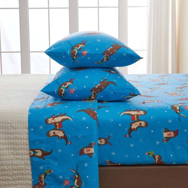 Freshfolds Cotton Otters In Snow Holiday 4pc. Flannel Sheet Set alternate view