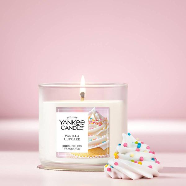 Yankee Candle(R) 4.5oz. Vanilla Cupcake Tumbler Candle