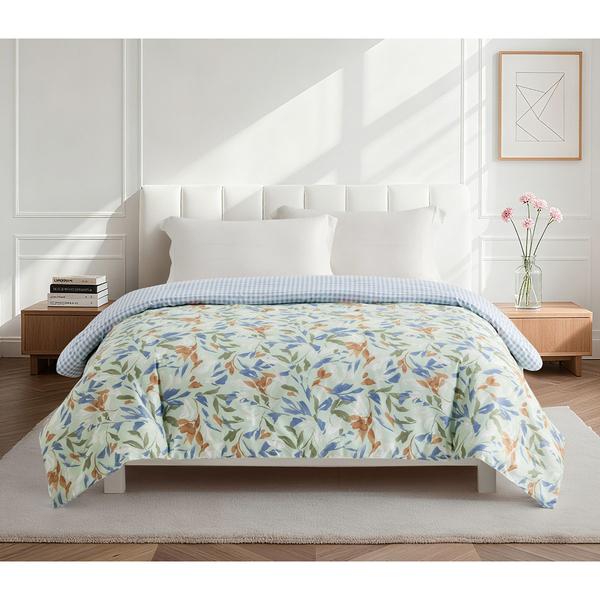Ashley Cooper(tm) Whispering Vine Print Reversible Comforter
