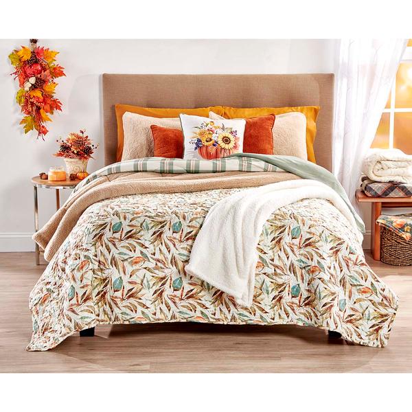 Ashley Cooper(tm) Leaves Print Quilt