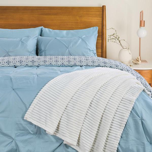 Olivia Parker(R) Valencia 8pc. Bed in a Bag