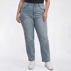 Plus Size Bleu Denim Straight Leg Jeans