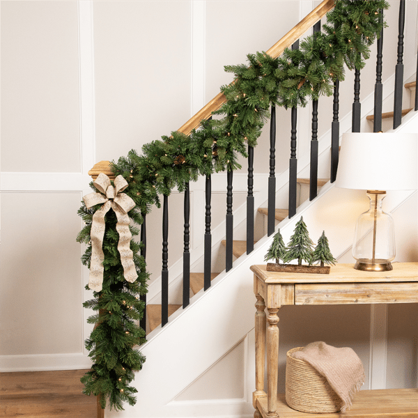 Northlight 9ft Pre-Lit Flocked Pine & Pinecones Christmas Garland