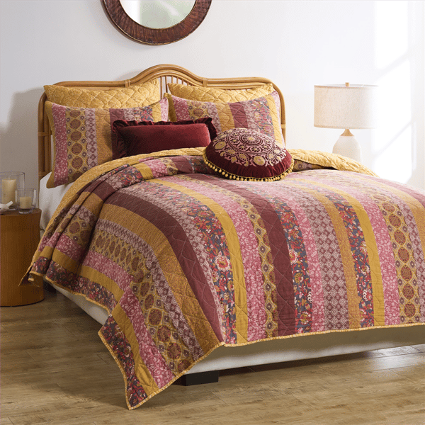 Greenland Home Fashions(tm) Vintage Patchwork Reversible Quilt Set
