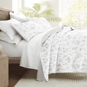 Soft Essentials Ultra-Soft Blooming Daisy Reversible Quilt Set